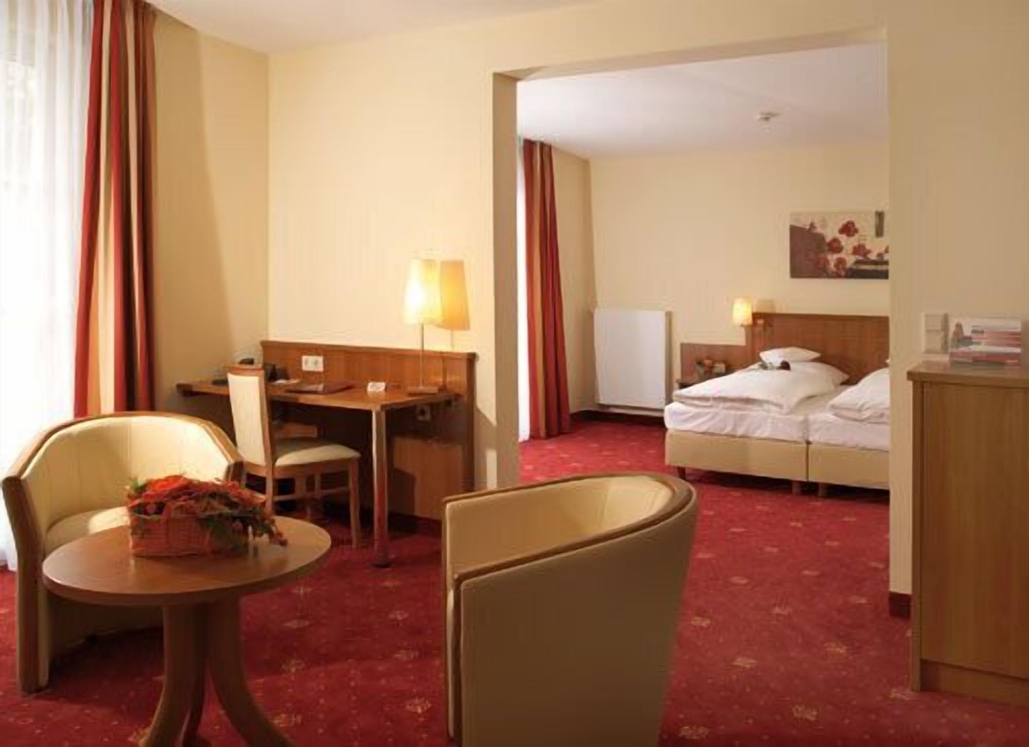 פאדרבורן Waldhotel Nachtigall מראה חיצוני תמונה